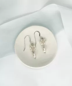 Pearl drop bridal earrings. Freshwater pearl cluster earrings.