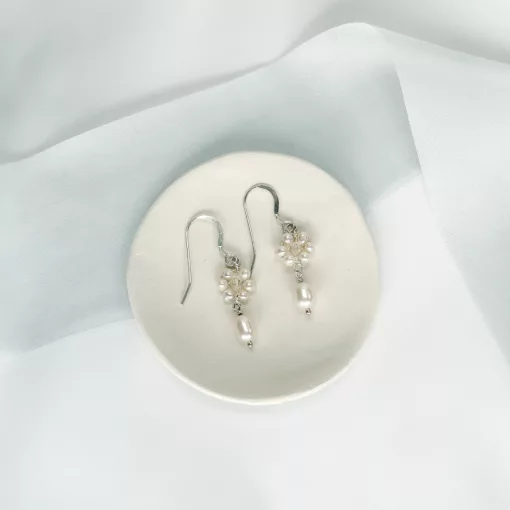 Pearl drop bridal earrings. Freshwater pearl cluster earrings.