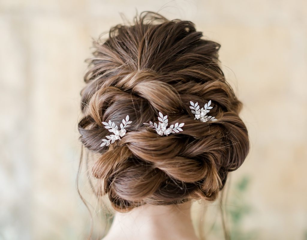 Hairpins for bridal look