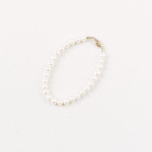 Traditional Pearl Bracelet. Pearl bracelet with gold filigree clasp