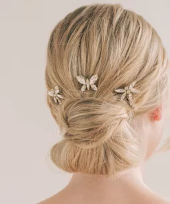 WEDDING ACCESSORIES INSPIRED BY BOTANICALS FOR NATURE LOVERS.