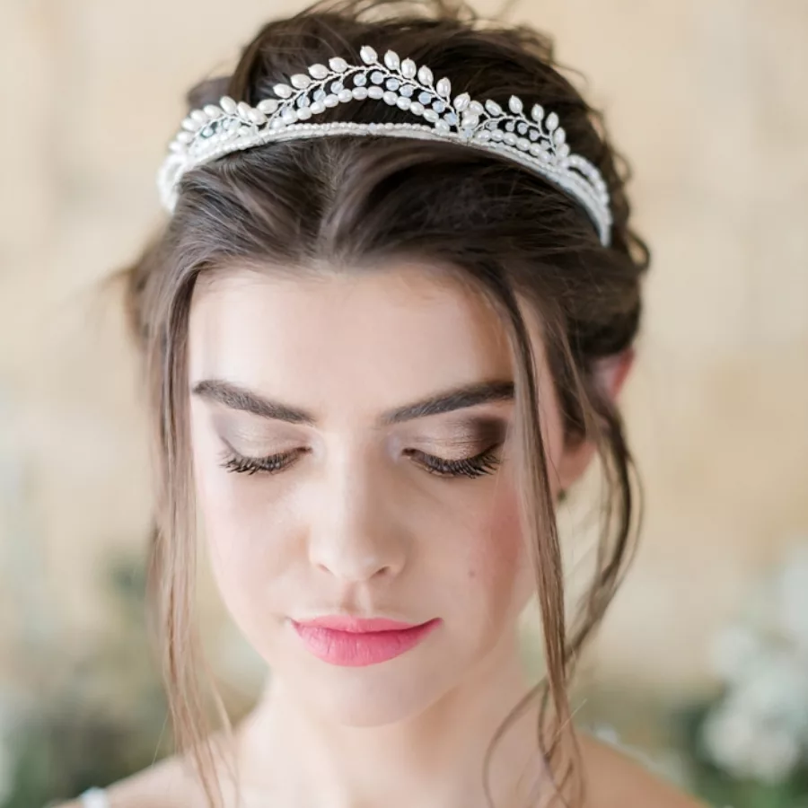 Wedding tiaras and how to wear them. Should I wear a tiara?